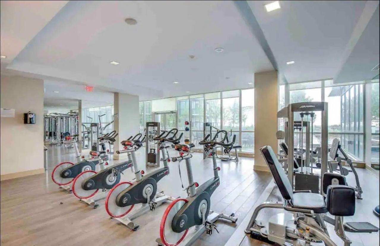 Ultra Luxurious 2.5 Bedroom 2 Full Bathroom 1 Parking Condo Near Sq1 Striking Views Mississauga Eksteriør bilde